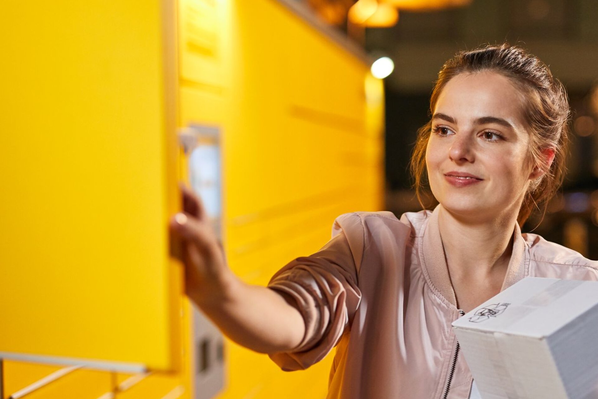 Eenvoudig pakketten versturen en ophalen op één plek | DHL eCommerce